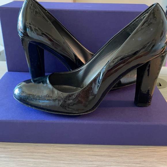 Stuart Weitzman Patent Round Toe Pump - Picture 1 of 6